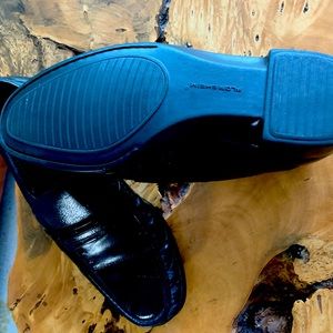 Men’s Florsheim loafers